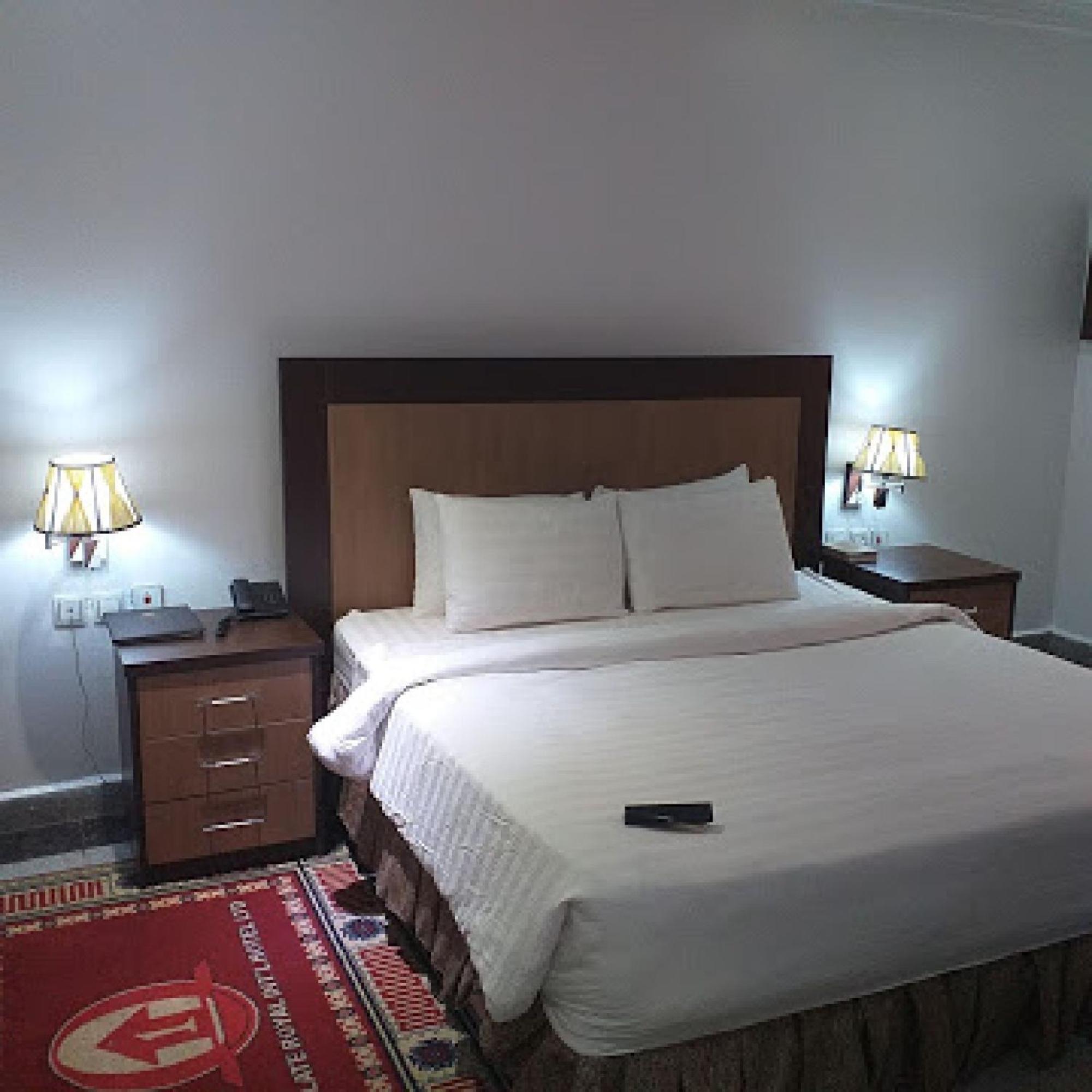 Room In Bb - Immaculate Royal International Hotel Оверрі Екстер'єр фото