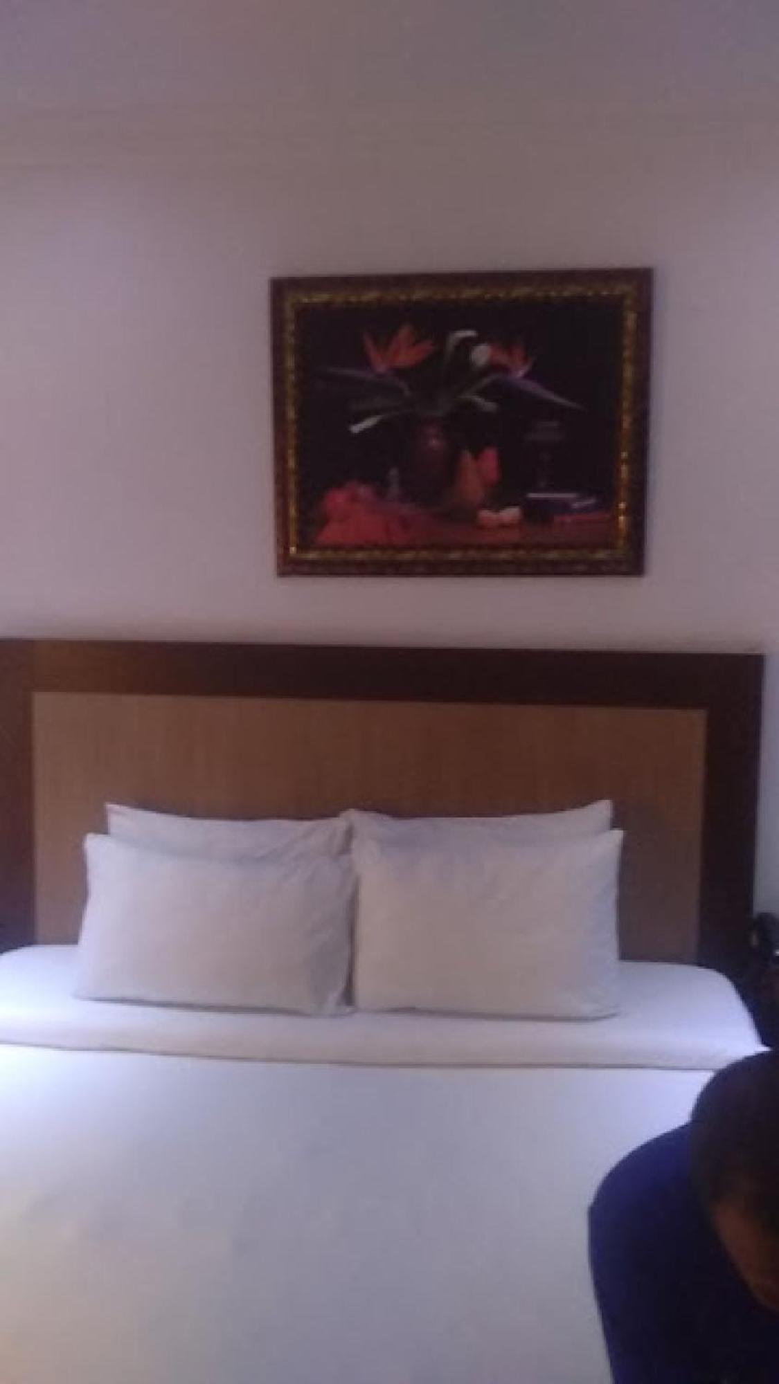 Room In Bb - Immaculate Royal International Hotel Оверрі Екстер'єр фото