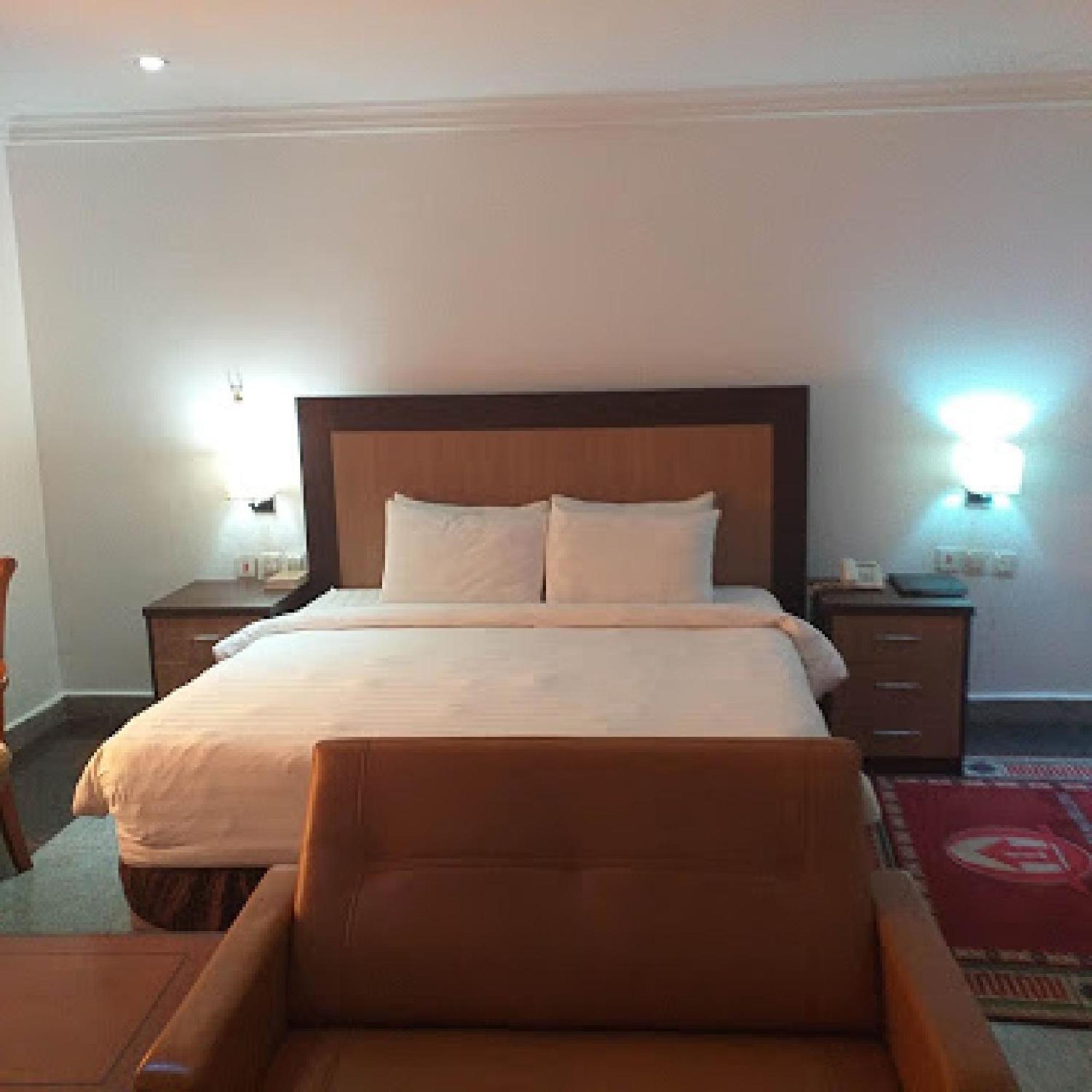 Room In Bb - Immaculate Royal International Hotel Оверрі Екстер'єр фото